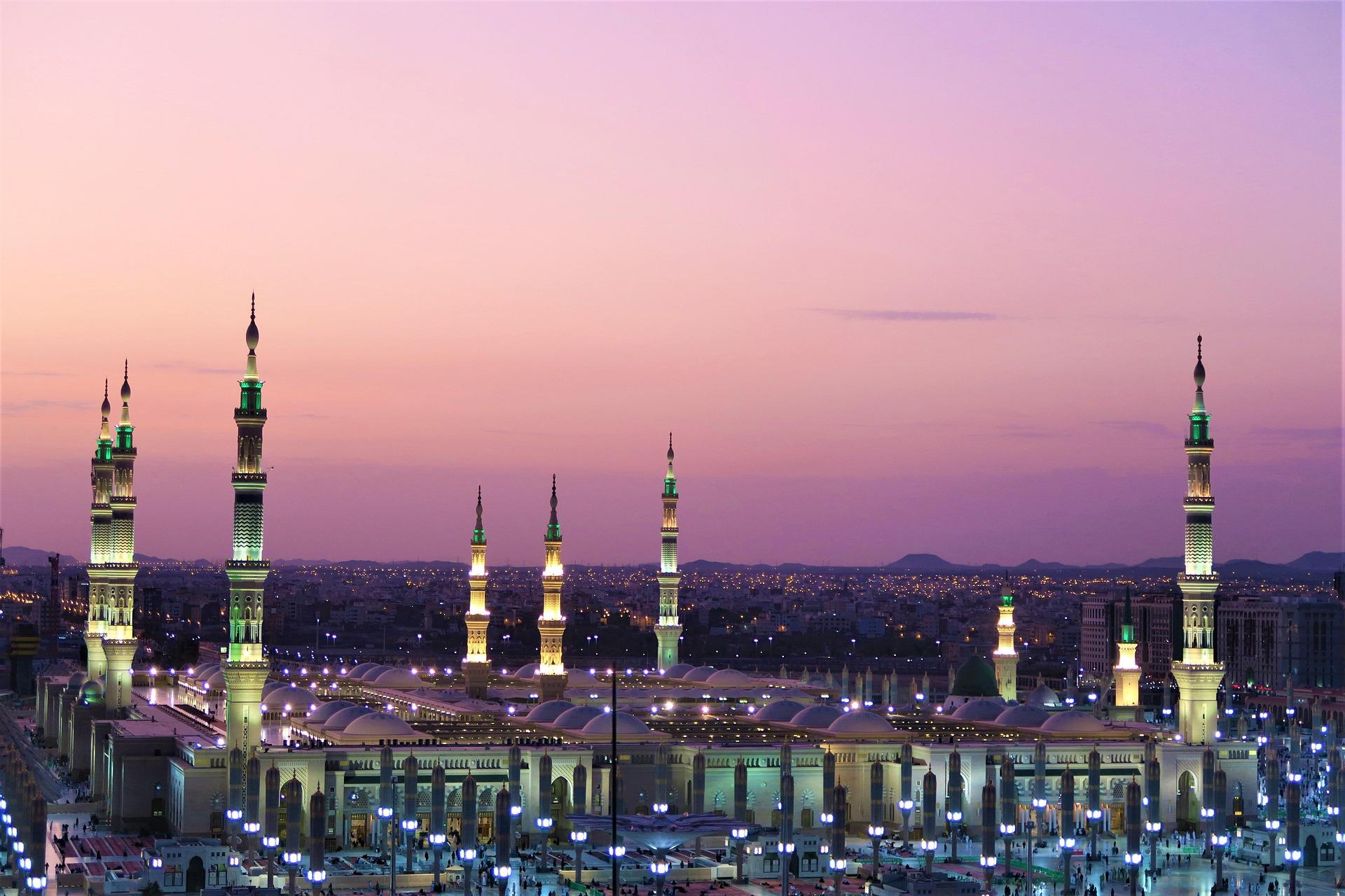 Luxury 12-Night Hajj and Umrah Package from the UK
